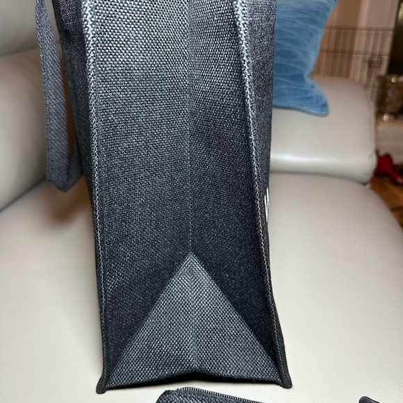 Brand New Lightweight Tote Bag for Work Papers, Lunch Etc. w/matching Makeup Bag - Picture 5 of 7